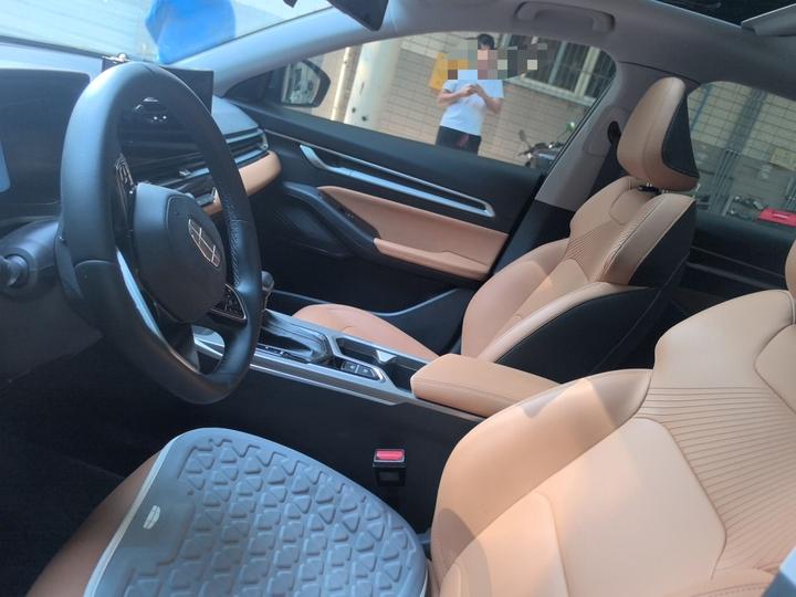 Emgrand 2025 4 1.5L CVT Flagship photo 7