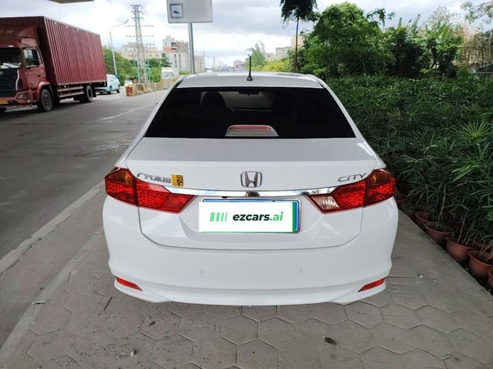 2018 1.5L CVT Comfort photo 3