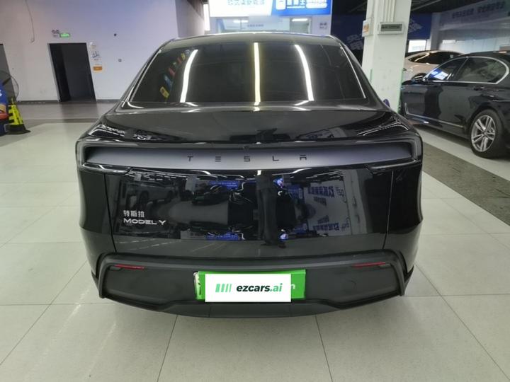 Model Y 2026 RWD photo 3