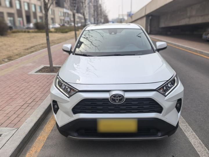 RAV4 2023 2.0L CVT RWD photo 2