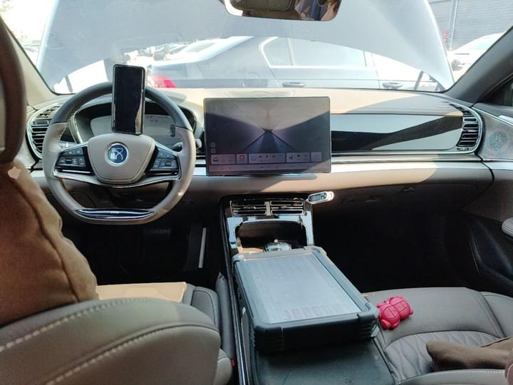 Han 2025 EV 605KM Premium photo 5