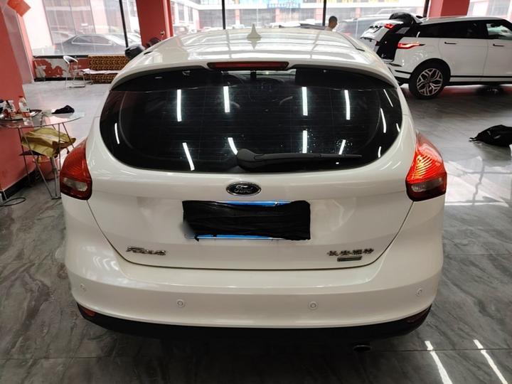 Focus 2017 Hatchback EcoBoost 180 AT Elite photo 3