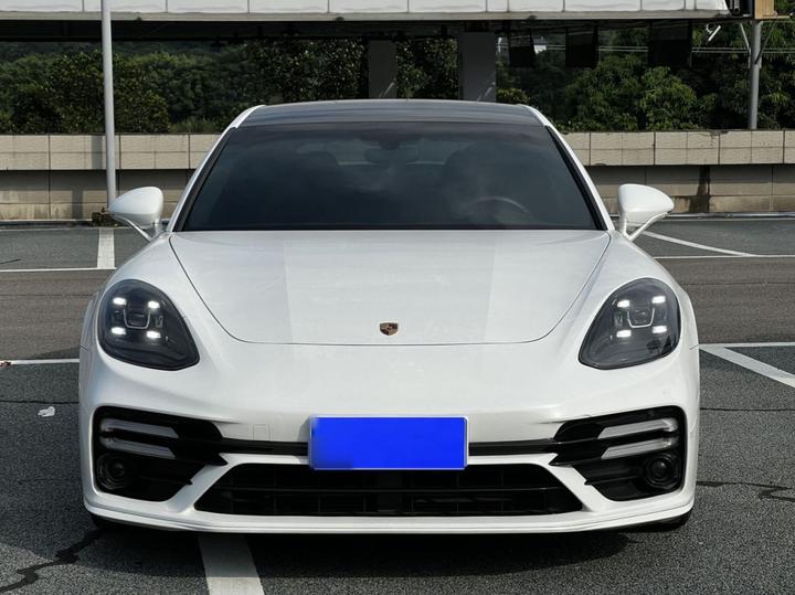 2017 Panamera Executive Extended 3.0T photo 2