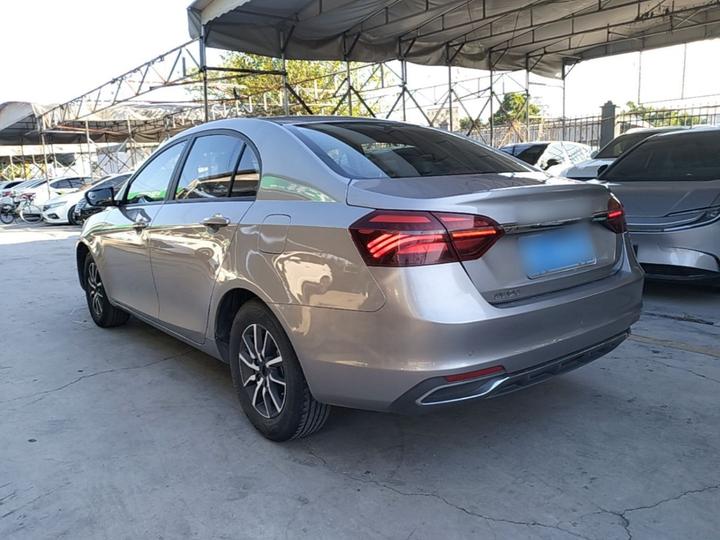 Emgrand 2019 1.5L CVT Luxury China VI photo 4