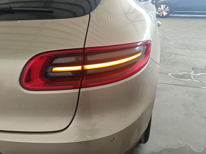 2017 Macan 2.0T photo 7