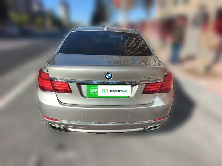 7 Series 2013 730Li Leading photo 5