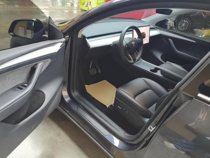 Model Y 2024 RWD photo 5