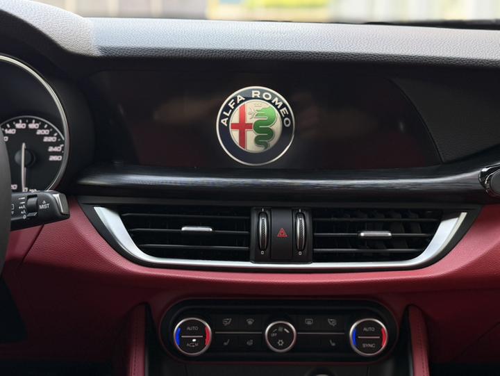 Alfa Romeo Stelvio 2017 2.0T 200HP Elite photo 5