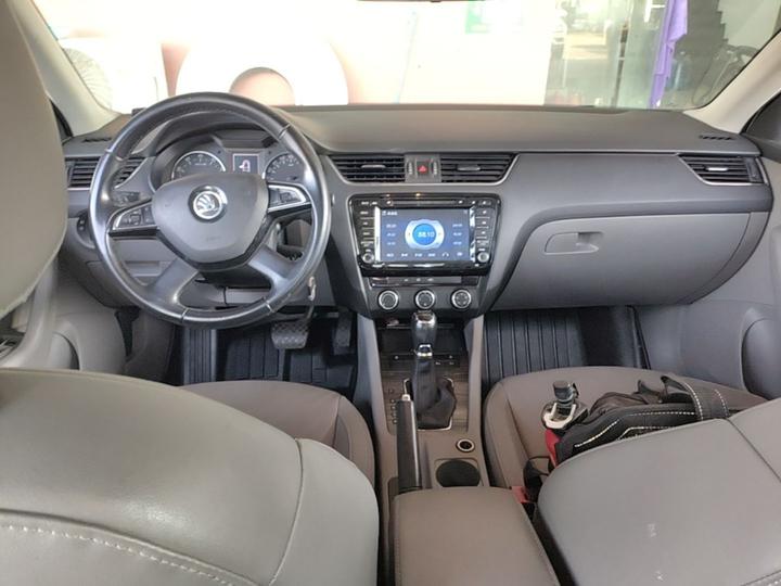 Octavia 2015 1.6L AT photo 5