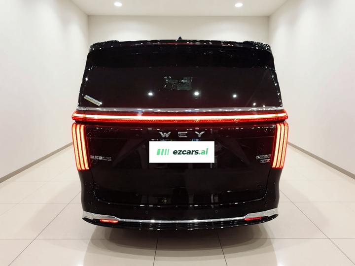 2025 AWD 8 photo 5
