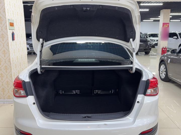 2020 1.6L CVT photo 8