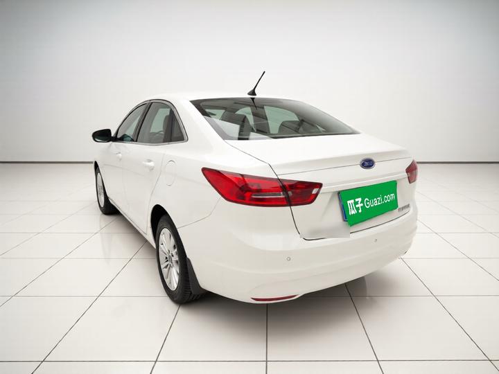 Escort 2017 Facelift 1.5L MT Comfort photo 4