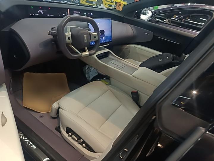 12 2025 Facelift Ultra EV AWD photo 6