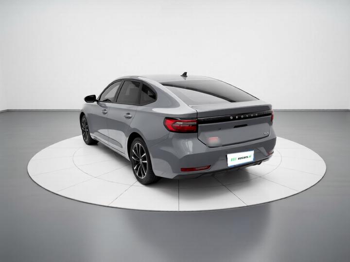 RC-5 2020 1.5L MT Luxury photo 4