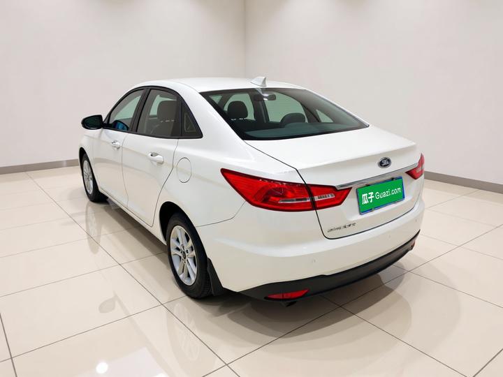Escort 2019 Facelift 1.5L AT China VI photo 4
