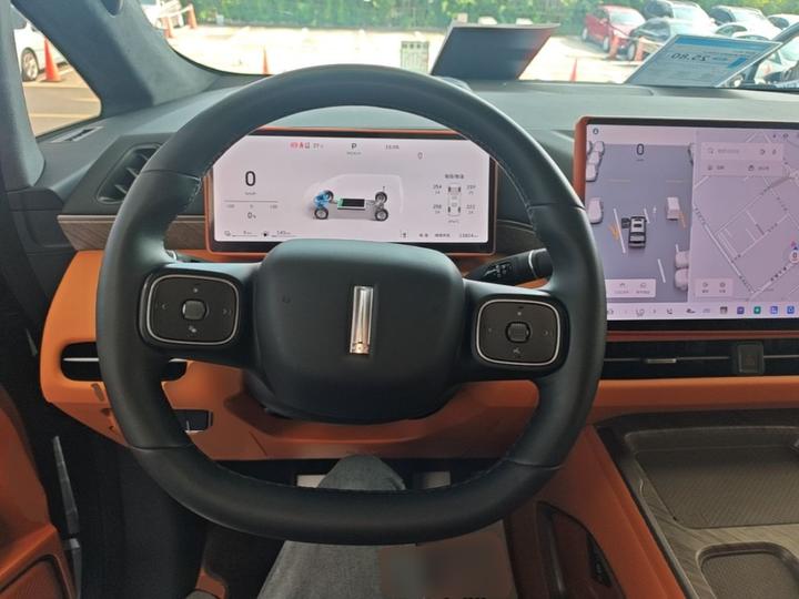 2025 AWD 8 photo 6
