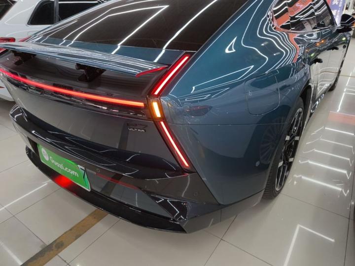 P7 2025 750 AWD Performance Ultra photo 7