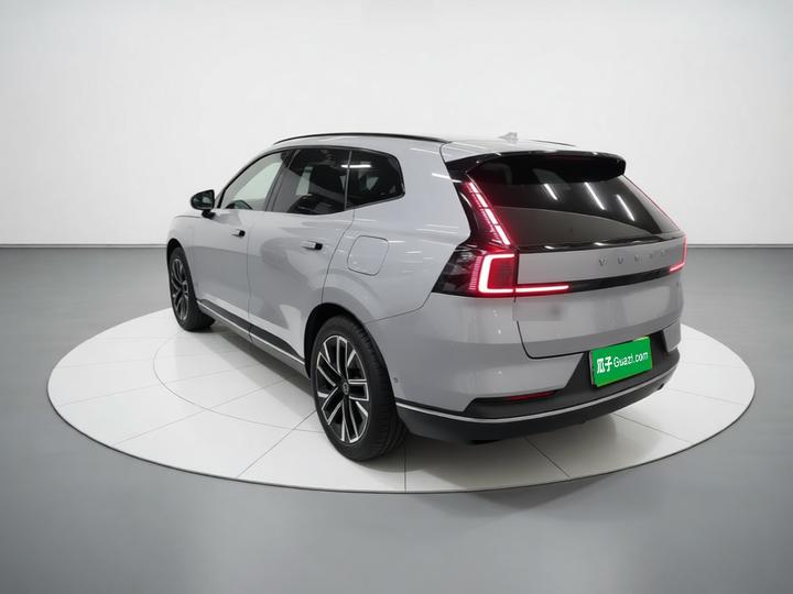 XC70 Hybrid 2026 AWD Extended Range Plus photo 4
