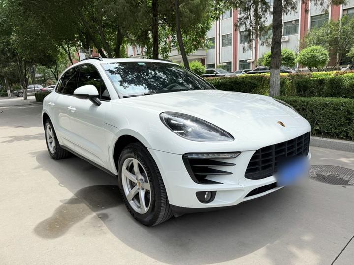 2017 Macan 2.0T photo 3