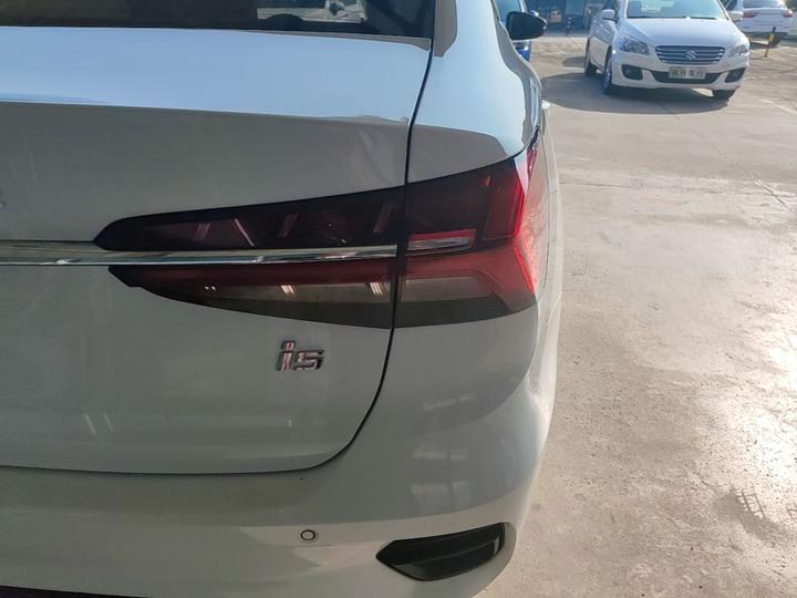 i5 2021 1.5L MT Platinum photo 7