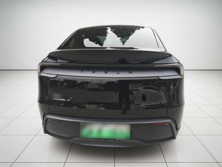 Model Y 2025 Long Range AWD Launch Edition photo 3
