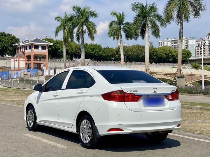 2017 1.5L CVT Comfort photo 4