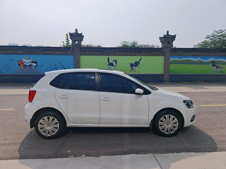 Polo 2016 1.6L AT Comfort photo 3