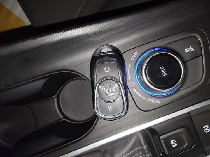 6 2020 PHEV Fashion photo 8