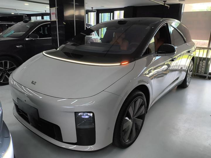 Li Auto i8 2025 Standard