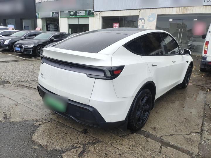 Model Y 2025 RWD photo 6