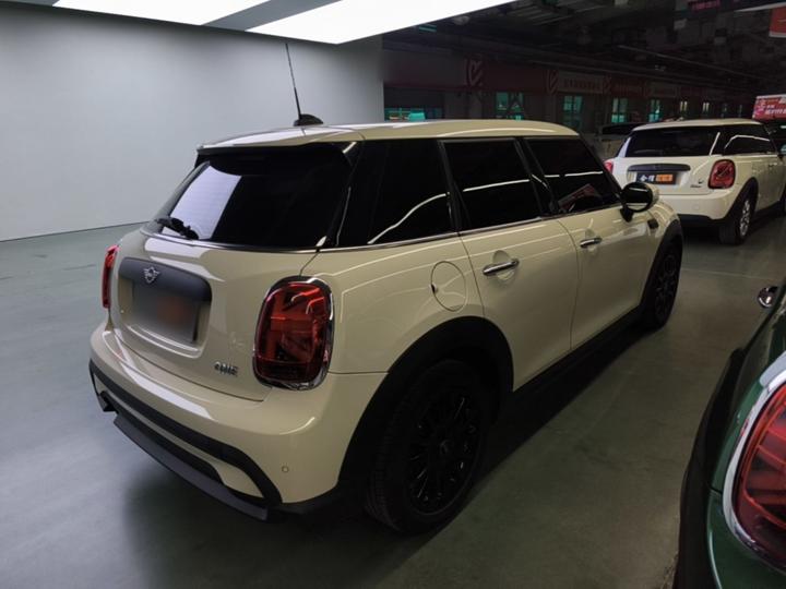 2022 1.5T ONE 5-Door PLUS photo 6