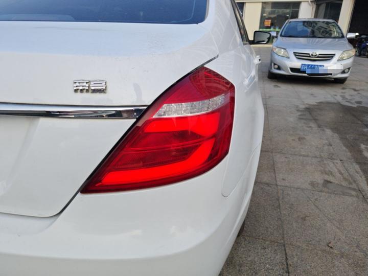 Emgrand 2017 Sedan 1.5L CVT photo 7
