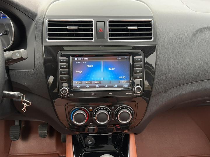X5 2015 1.6L MT Exclusive photo 5