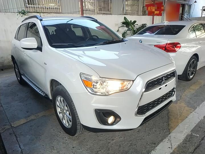 ASX 2013 2.0L CVT RWD Elite photo 3