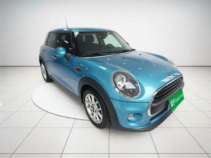 2018 1.5T ONE 5-Door photo 3