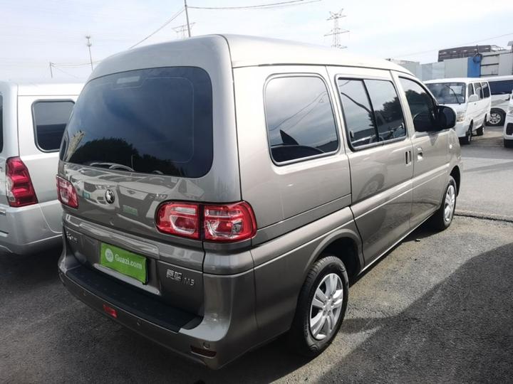 Lingzhi 2025 M5 1.6L Short Wheelbase 5-Seater photo 6