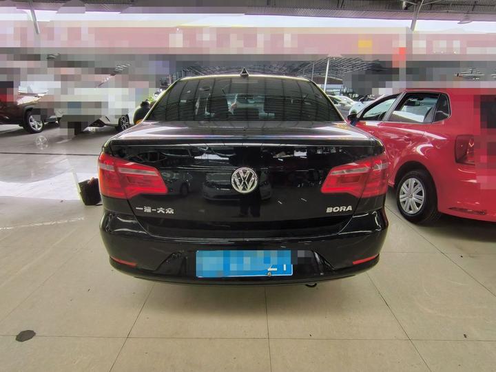 Bora 2015 1.6L AT Comfort photo 3