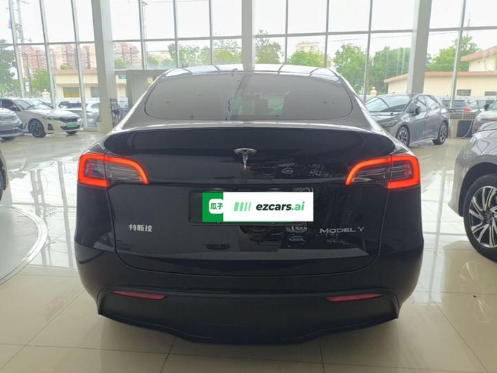 Model Y 2021 Standard Range RWD photo 3