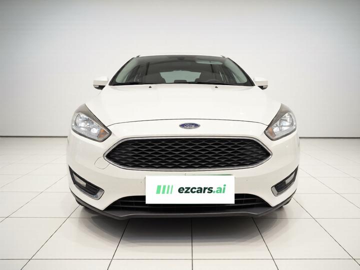 Focus 2015 Hatchback EcoBoost 125 AT photo 2