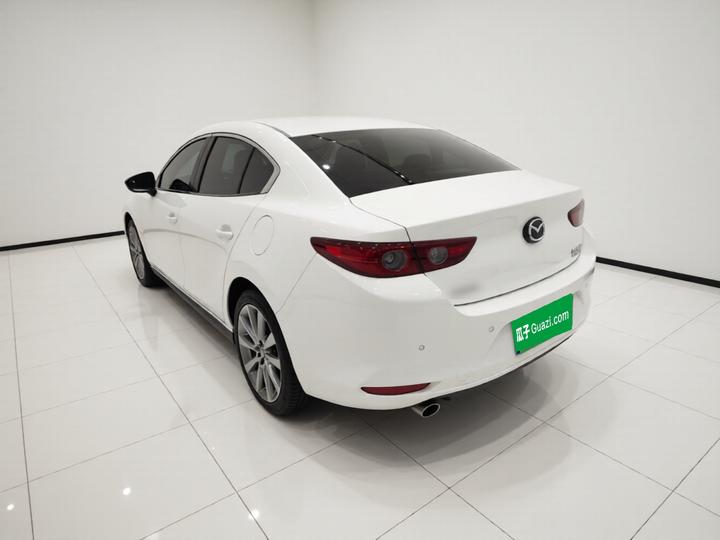3 Axela 2023 2.0L AT photo 4