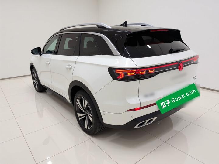 2024 380TSI AWD R-Line photo 4
