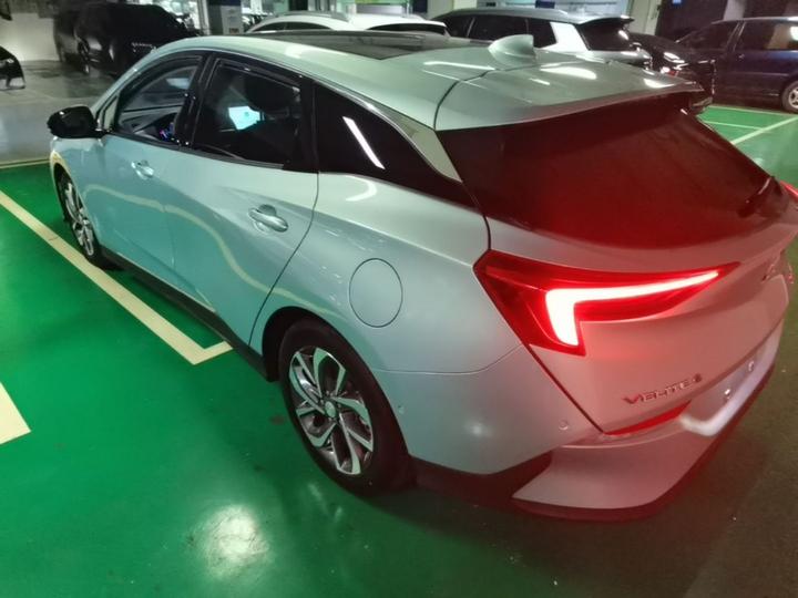 6 2022 PHEV photo 4