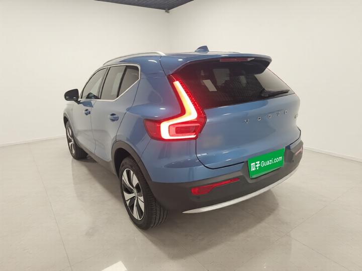 XC40 2023 B3 Luxury photo 4