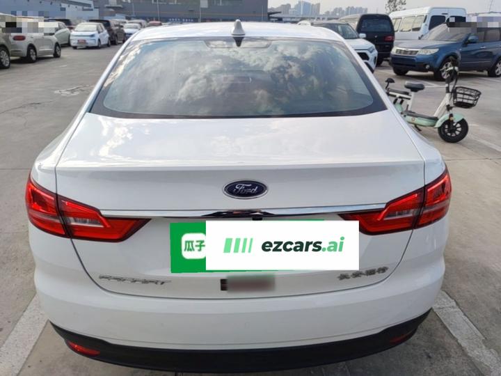 Escort 2019 1.5L AT photo 5