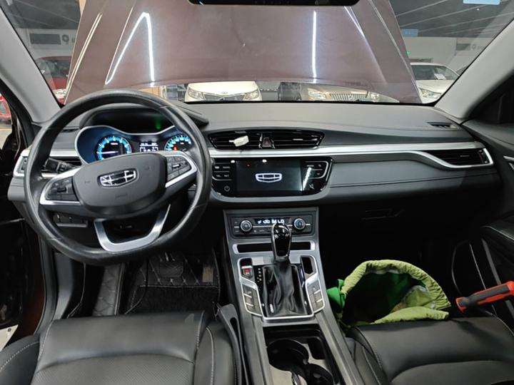 Emgrand 2020 1.5L CVT Luxury photo 5