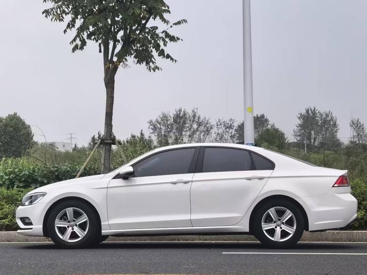 Lamando 2018 230TSI DSG photo 2