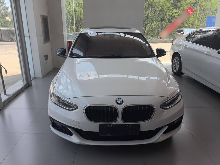 1 Series 2018 118i Sport photo 2