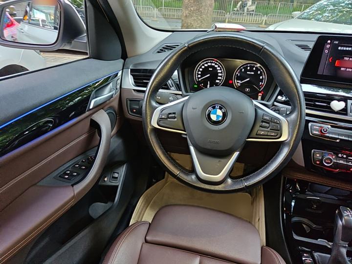 X1 EV 2020 xDrive30Le Exclusive photo 2