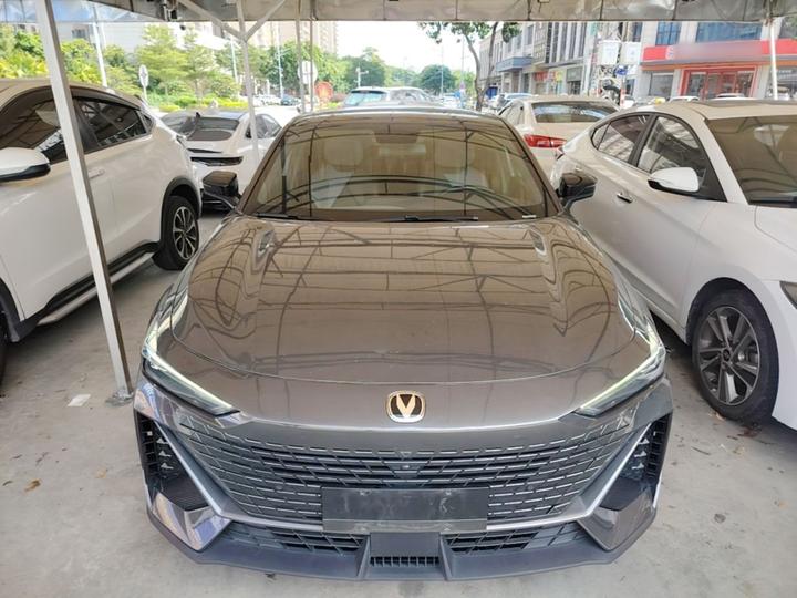 UNI-V 2022 1.5T Premium photo 2
