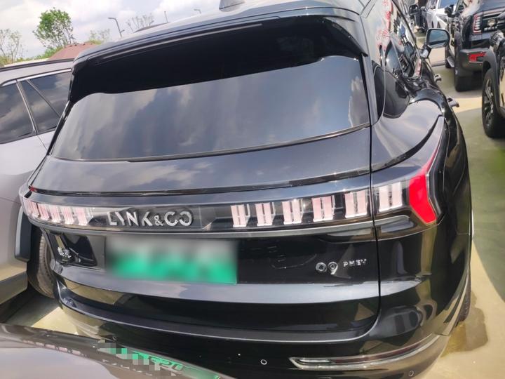 09 EM-P 2021 2.0T PHEV Halo 6-Seater photo 3